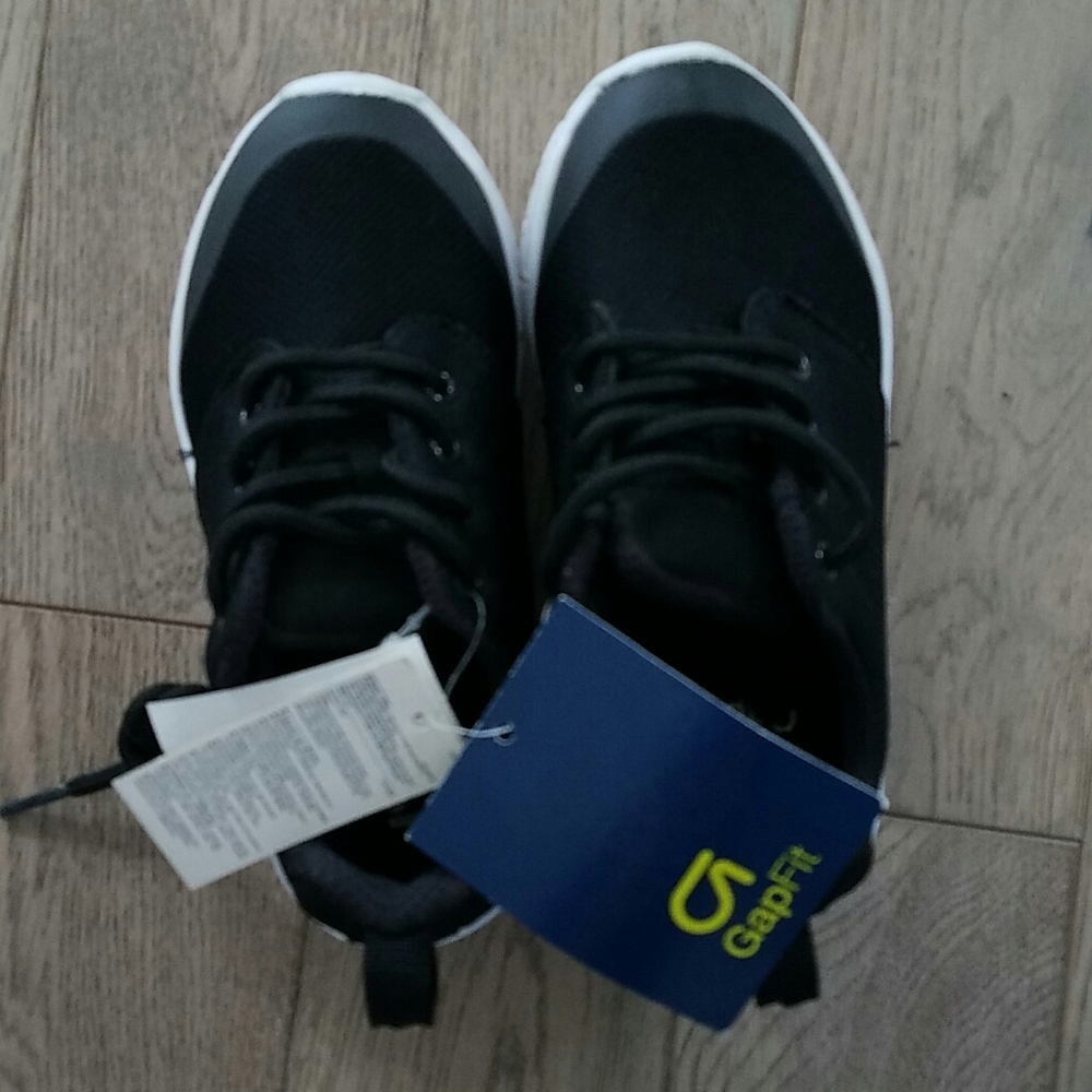 NWT never been worn GAP tennis shoes